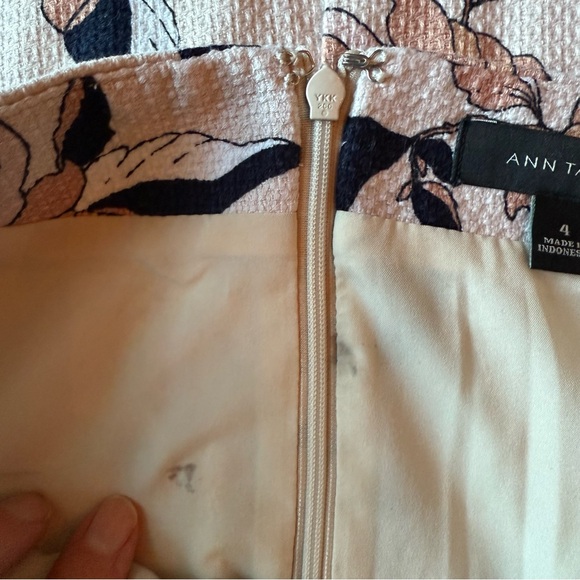 Ann Taylor Textured Floral Pencil Skirt - Picture 6 of 7